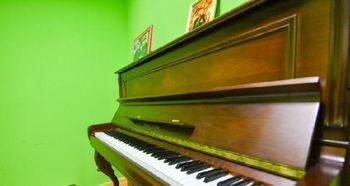 成人流行钢琴视频大全,跟随视频大全，轻松学会热门钢琴曲