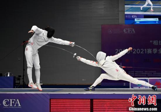 击剑变装视频成人,揭秘击剑变装背后的故事