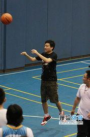 成人打篮球如何防守视频,成人实战视频解析