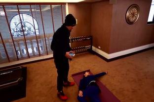 成人压腿痛苦视频网站,挑战极限的健身挑战