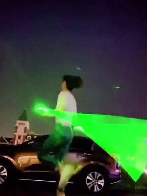 成人自动发光跳绳视频,成人自动发光跳绳视频赏析