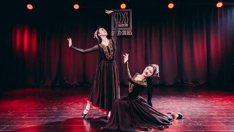 京剧成人群舞视频大全,传承经典，舞动华章