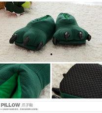 成人男生恐龙拖鞋视频,成人男生演绎复古时尚风采