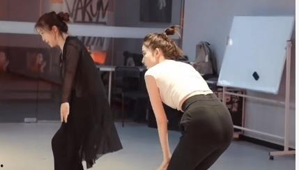 成人练舞疼哭视频,成人练舞的疼痛与坚持